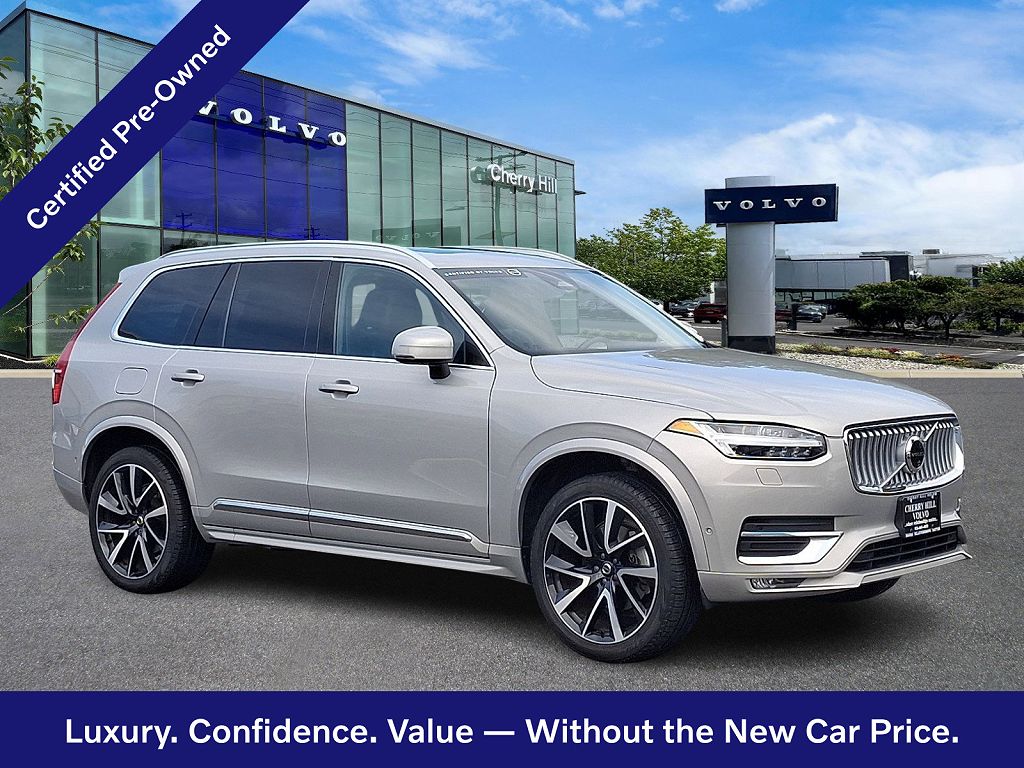 2024 Volvo XC90 B5 Plus