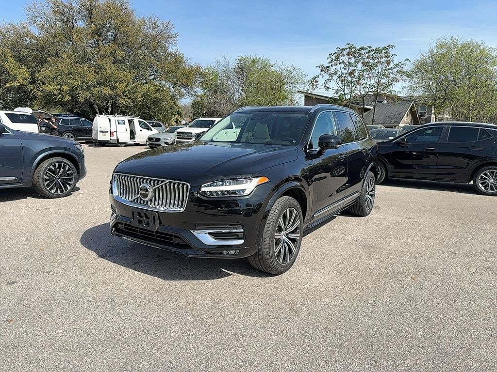 2023 Volvo XC90 B5 AWD Plus