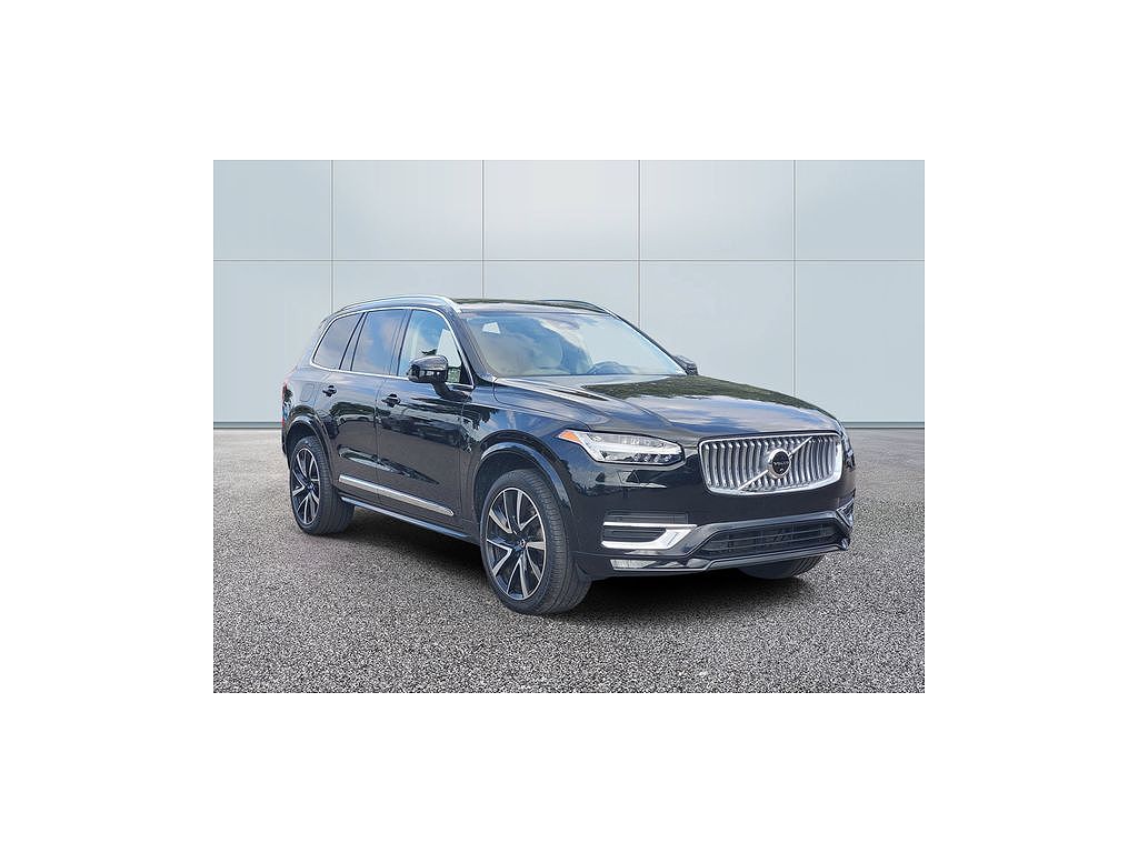 2023 Volvo XC90 B5 Plus