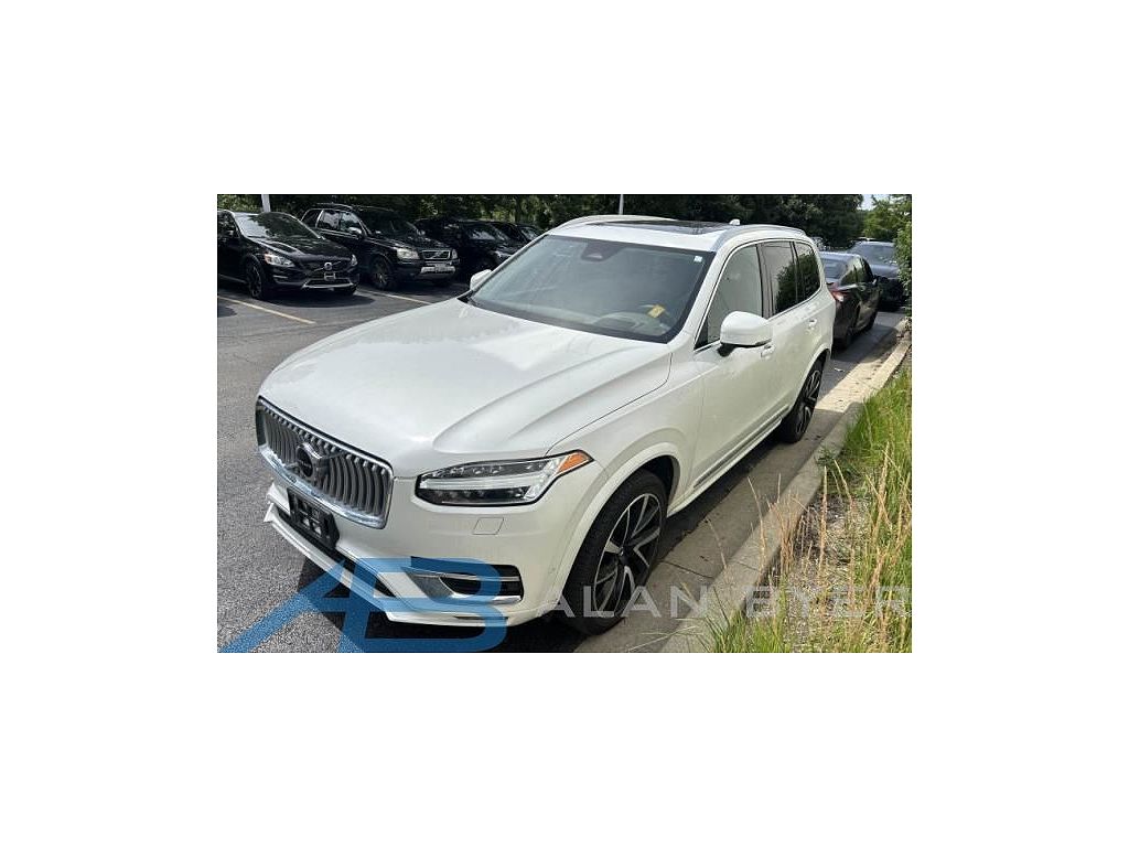 2023 Volvo XC90 B5 Plus Bright