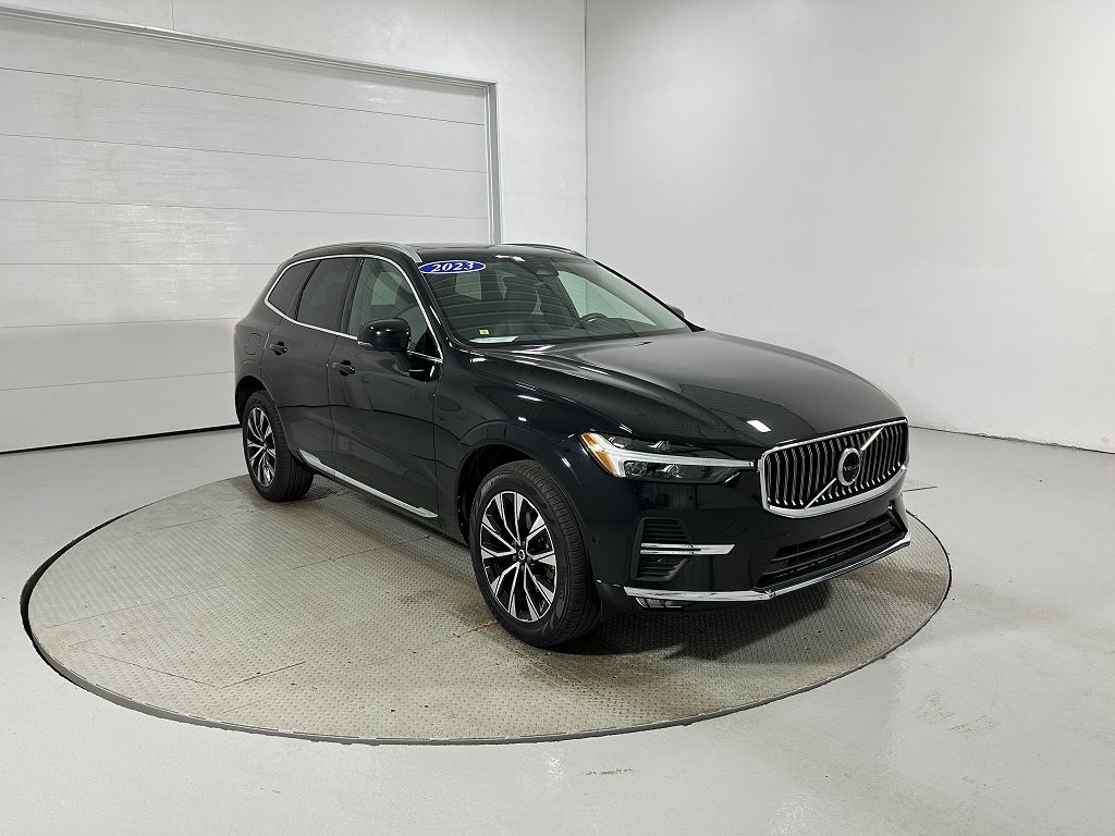 2023 Volvo XC60 B5 Plus Bright Theme