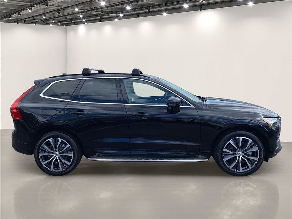 2022 Volvo XC60 B5 Momentum