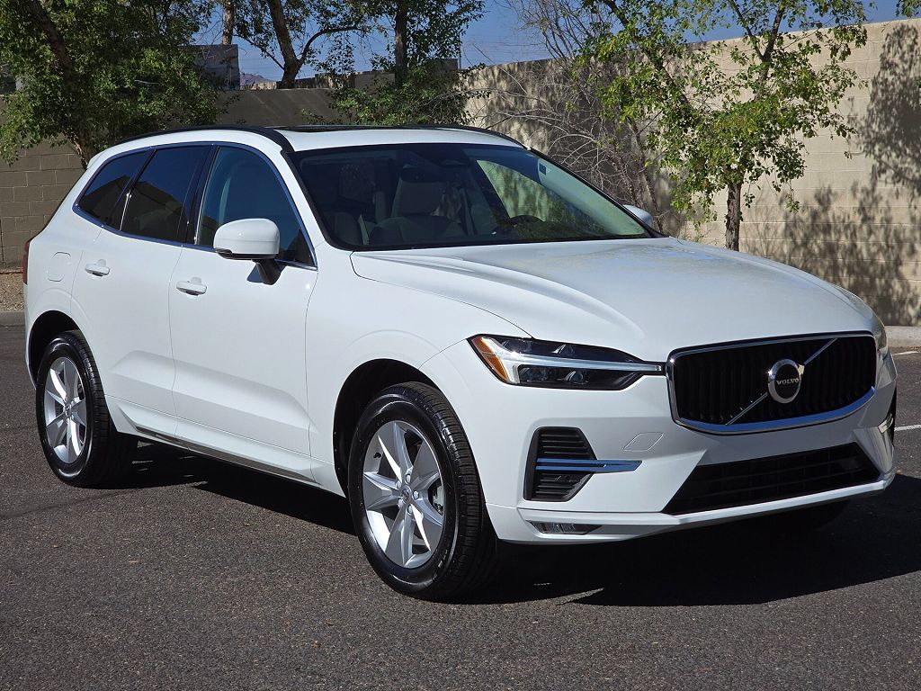2022 Volvo XC60 B5 Momentum