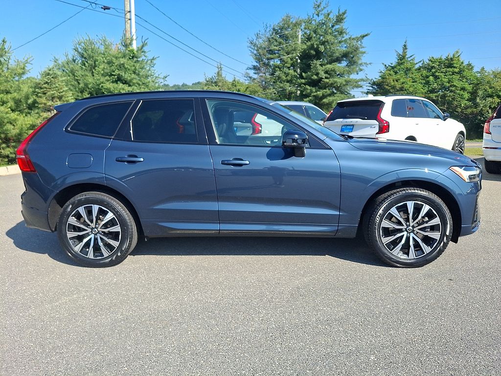 2024 Volvo XC60 B5 Core Dark Theme