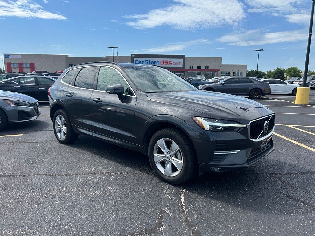 2022 Volvo XC60 B5 Momentum