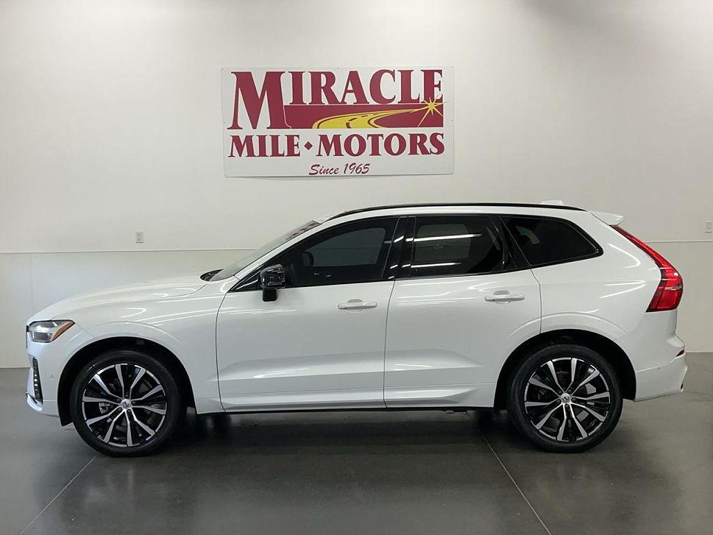 2023 Volvo XC60 B5 Plus Dark