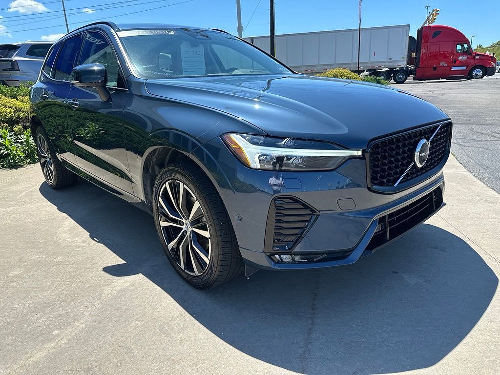 2024 Volvo XC60 B5 Plus Dark Theme