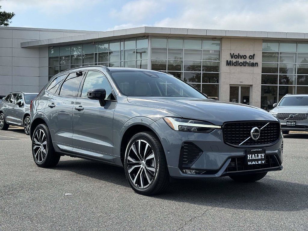 2024 Volvo XC60 B5 Plus Dark Theme