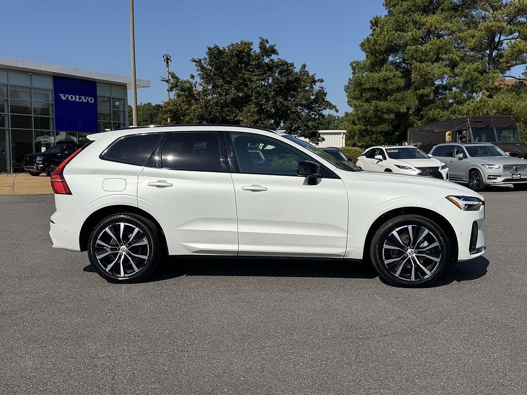 2024 Volvo XC60 B5 Plus Dark Theme