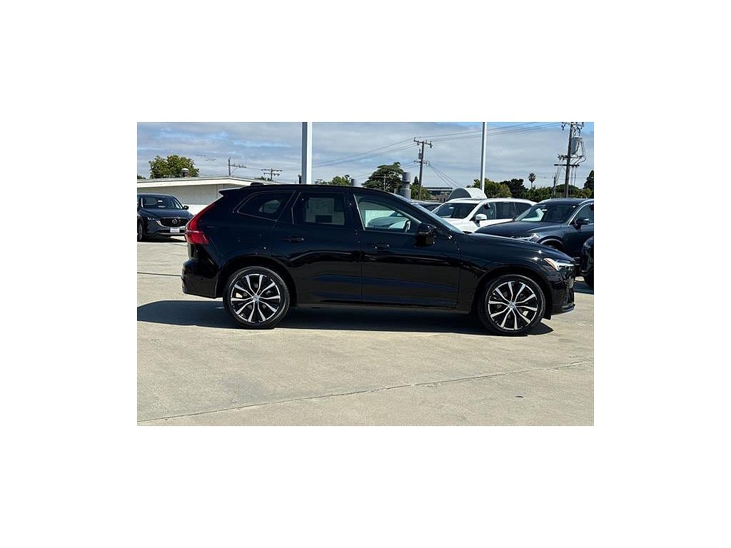 2024 Volvo XC60 B5 Plus Dark Theme