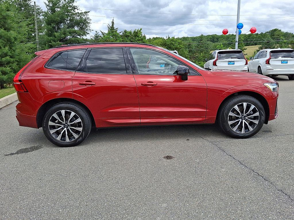 2024 Volvo XC60 B5 Plus Dark Theme