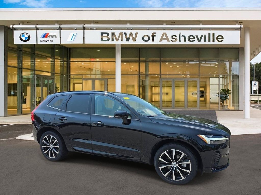 2024 Volvo XC60 B5 Plus Dark Theme