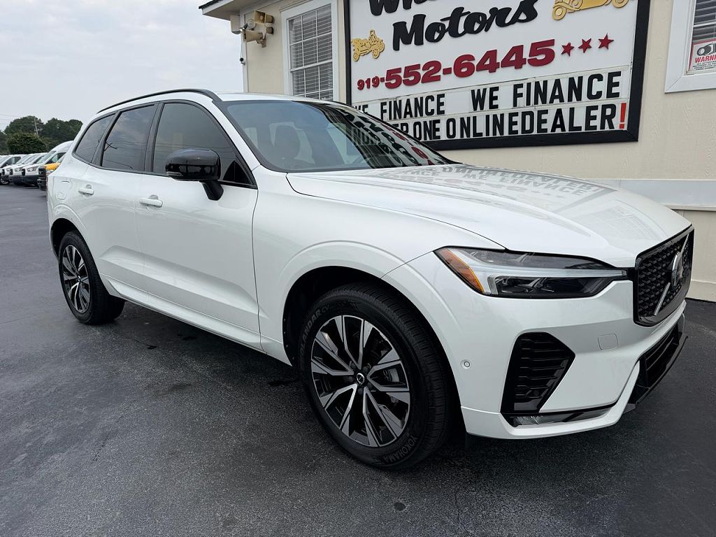2023 Volvo XC60 B5 AWD Plus Dark Theme
