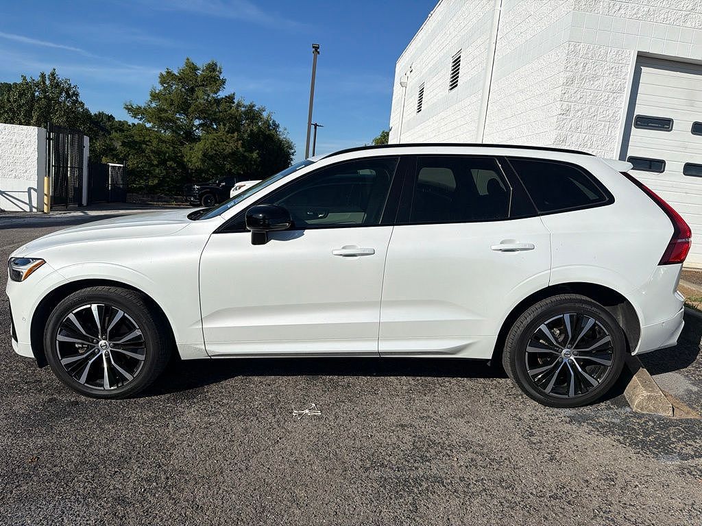 2024 Volvo XC60 B5 Plus Dark