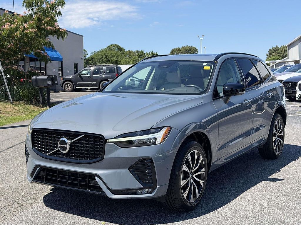 2024 Volvo XC60 B5 Plus Dark Theme