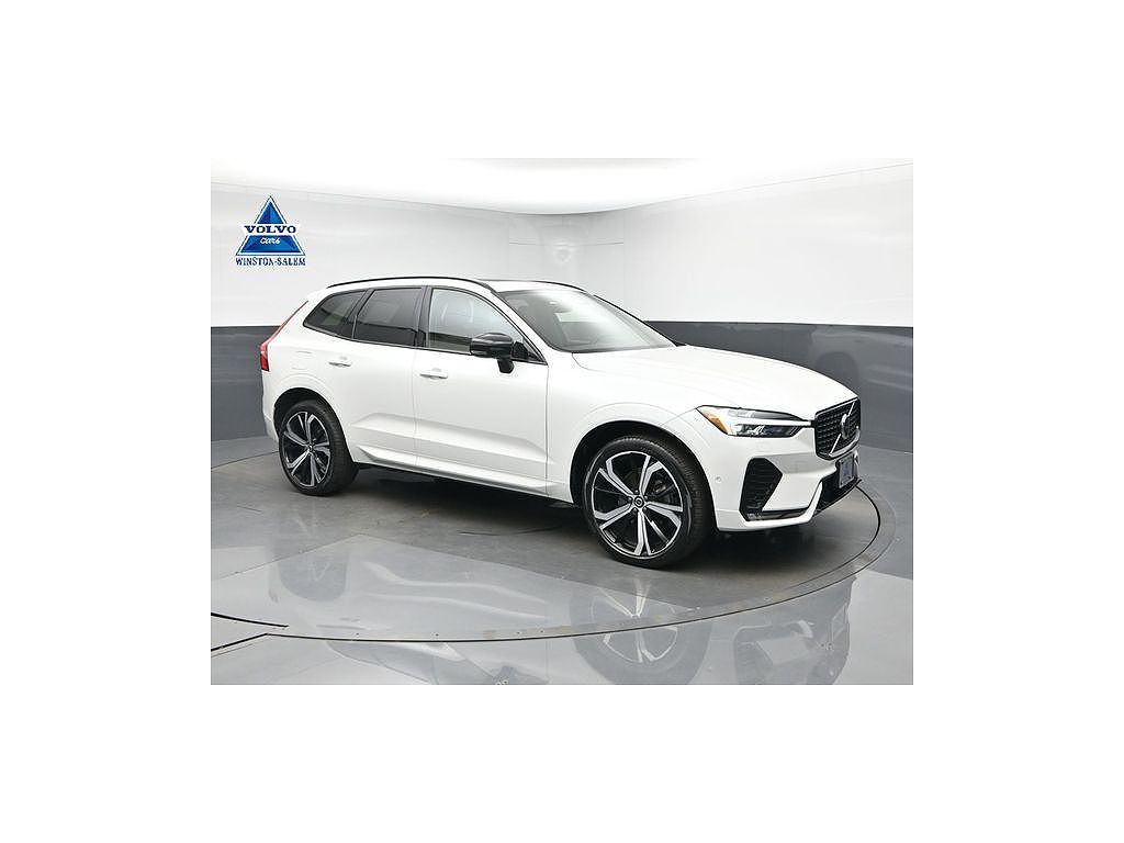 2024 Volvo XC60 B5 Ultimate Dark Theme