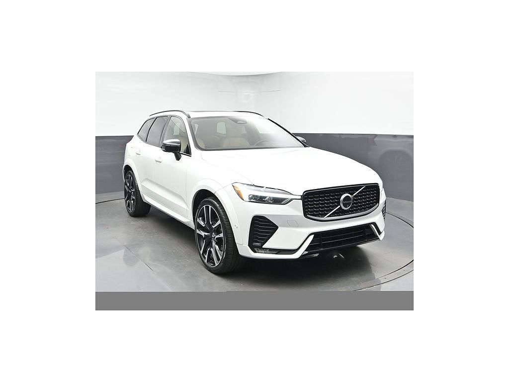 2024 Volvo XC60 B5 Ultimate Dark Theme