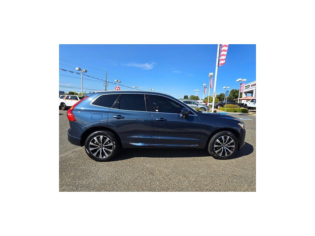 2023 Volvo XC60 B5 Plus Bright