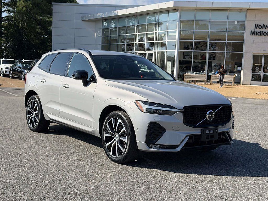 2023 Volvo XC60 B5 Plus Dark Theme