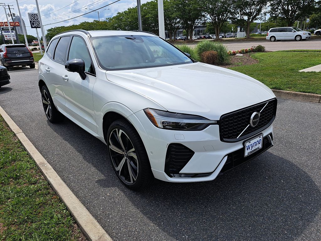 2023 Volvo XC60 B5 Ultimate Dark