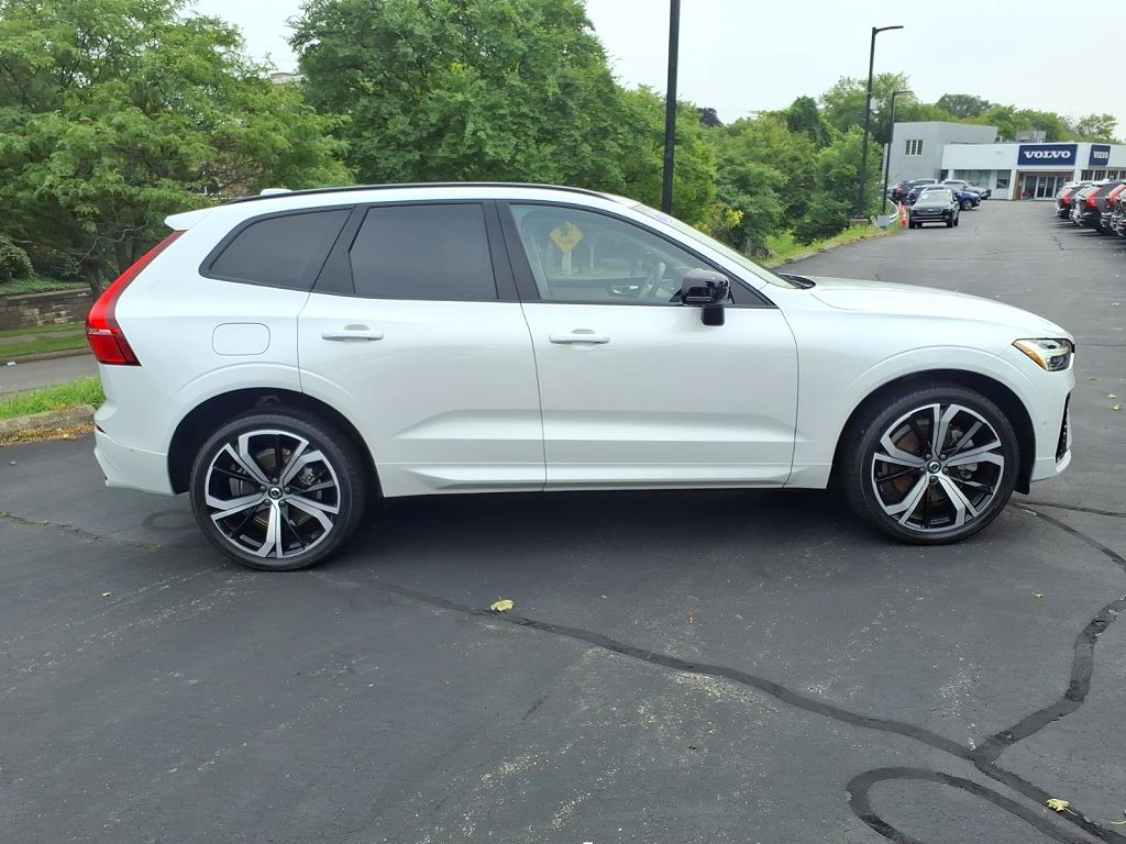 2023 Volvo XC60 B5 AWD Ultimate Dark