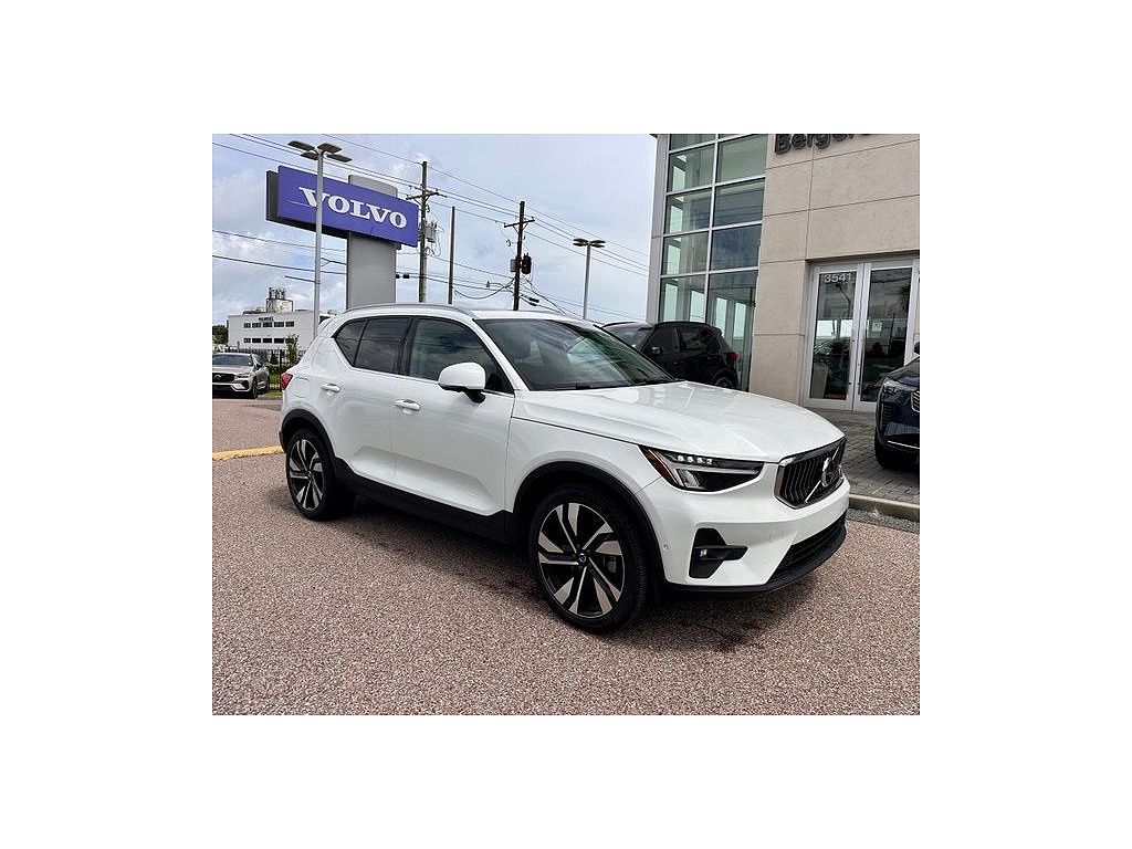 2023 Volvo XC40 B5 Ultimate Bright