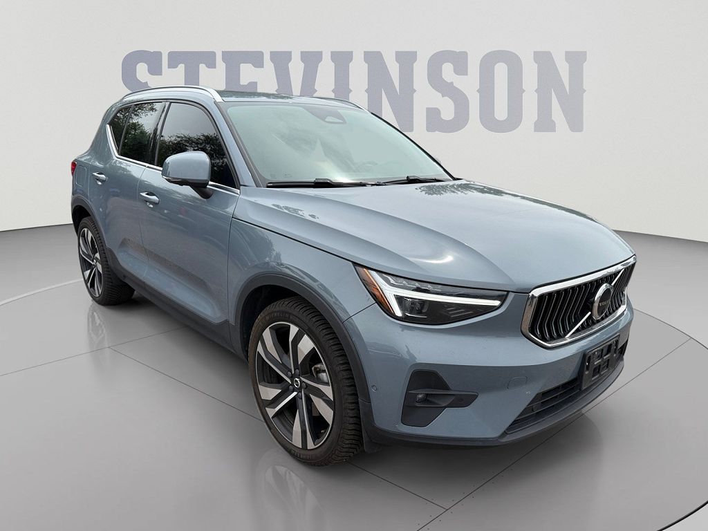 2023 Volvo XC40 B5 Ultimate Bright