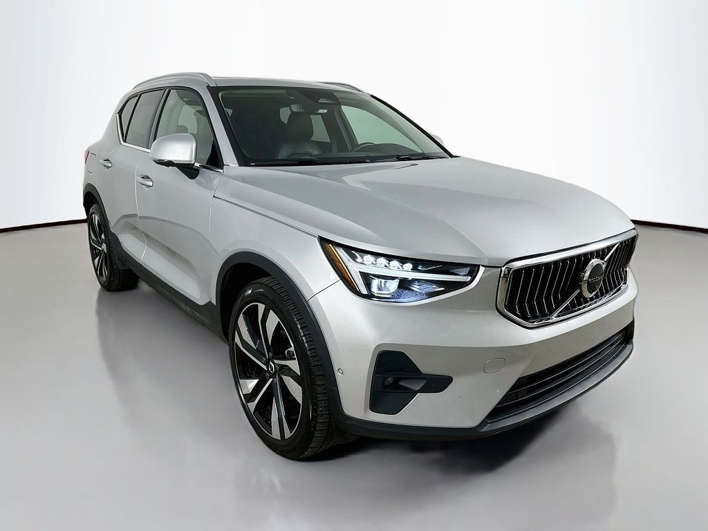 2023 Volvo XC40 B5 Ultimate Bright
