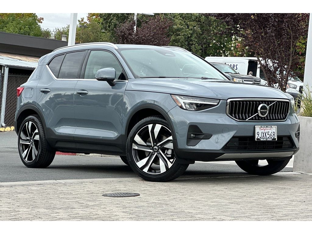 2023 Volvo XC40 B5 Ultimate Bright
