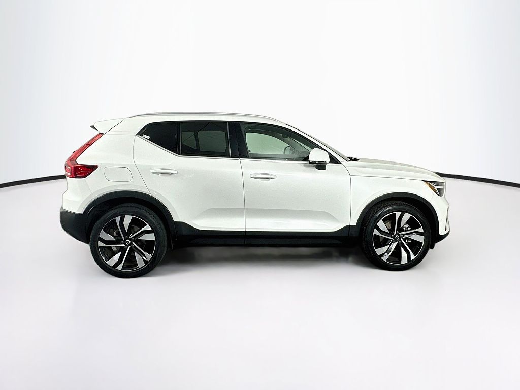 2023 Volvo XC40 B5 Ultimate Bright
