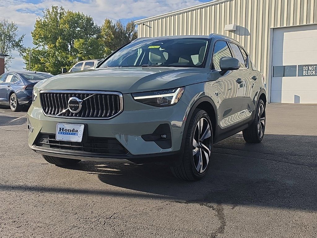 2023 Volvo XC40 B5 Ultimate Bright
