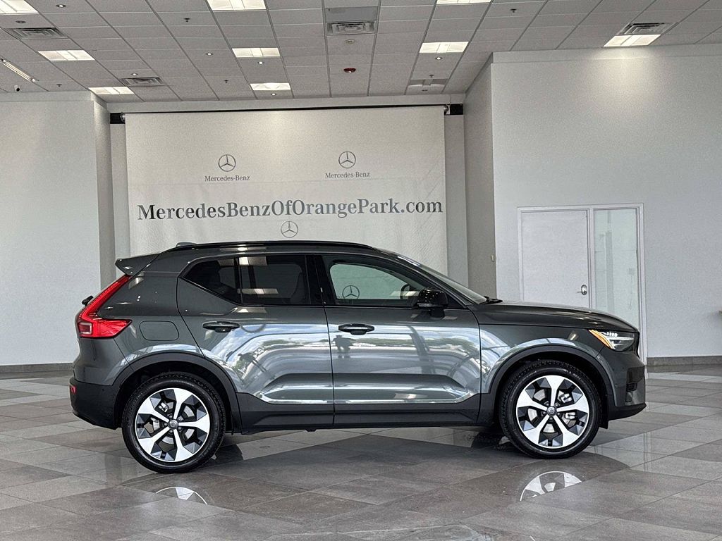 2026 Volvo XC40 B5 Plus