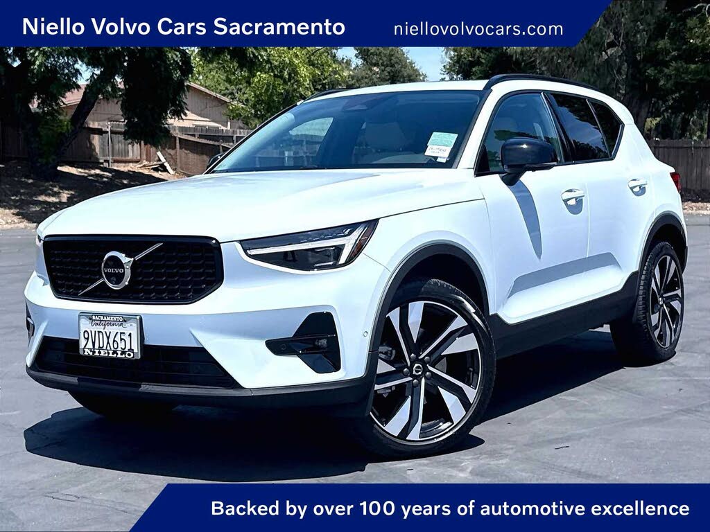 2026 Volvo XC40 B5 Plus