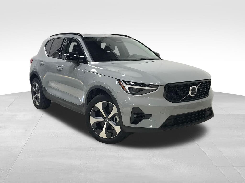 2026 Volvo XC40 B5 Plus