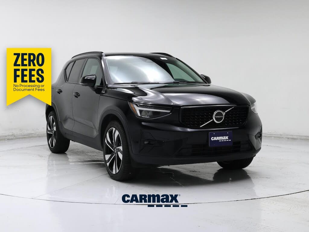 2025 Volvo XC40 B5 Plus Dark