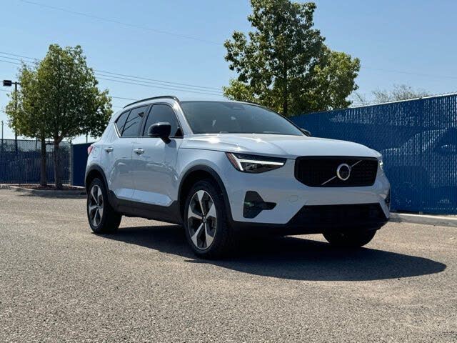 2026 Volvo XC40 B5 Plus