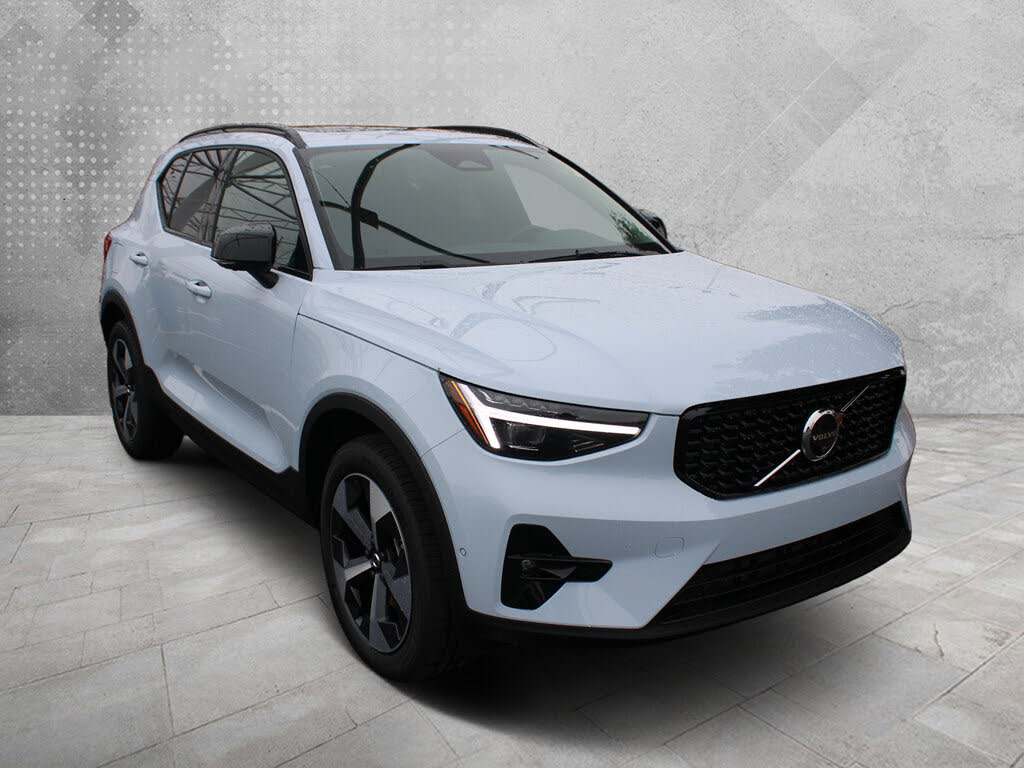 2026 Volvo XC40 B5 Plus