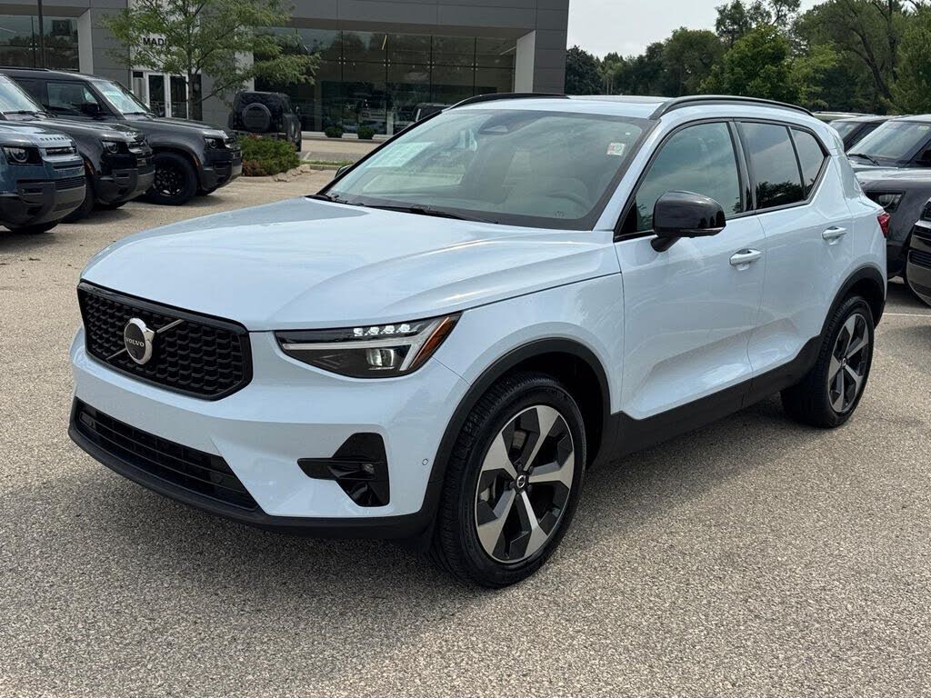 2026 Volvo XC40 B5 Plus