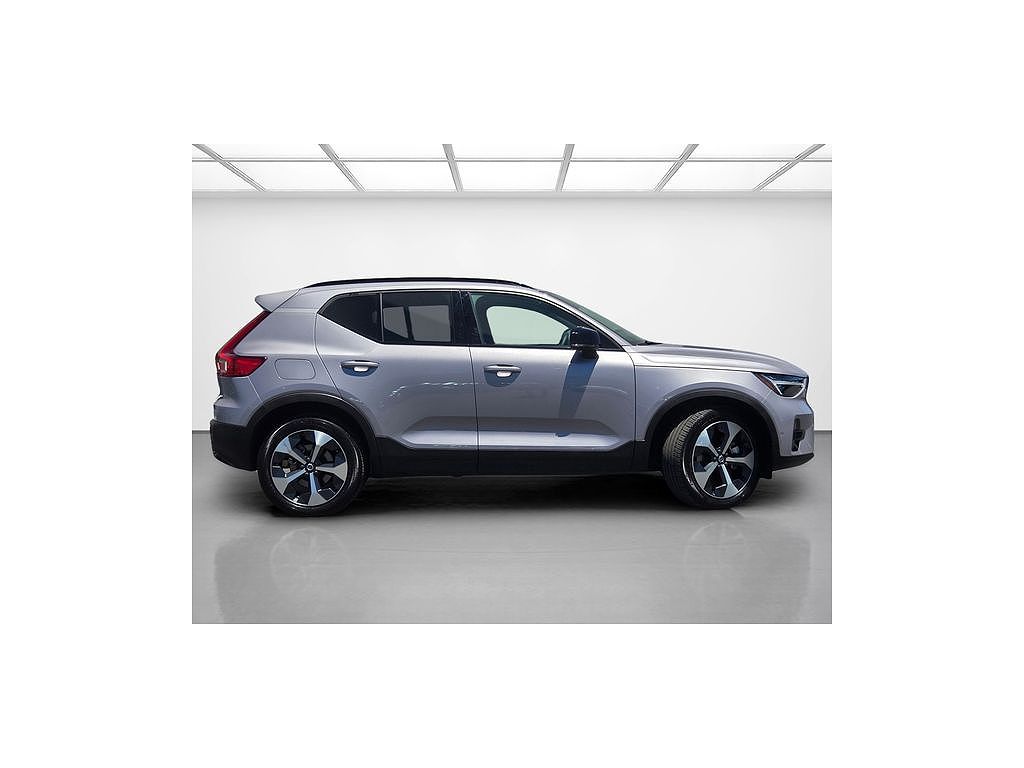 2026 Volvo XC40 B5 Plus