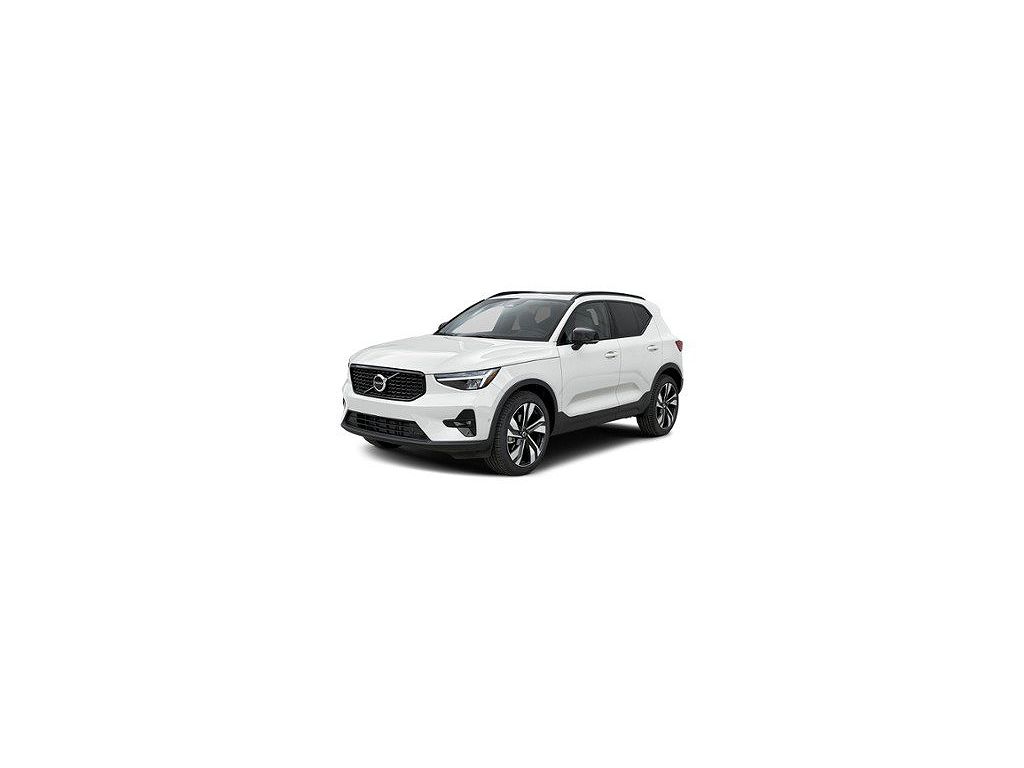 2026 Volvo XC40 Plus