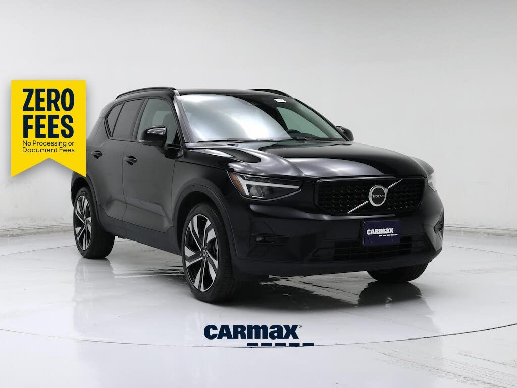 2025 Volvo XC40 B5 Plus Dark