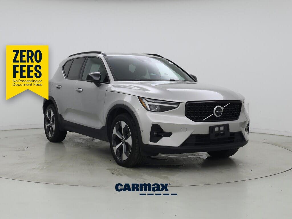 2025 Volvo XC40 B5 Plus Dark