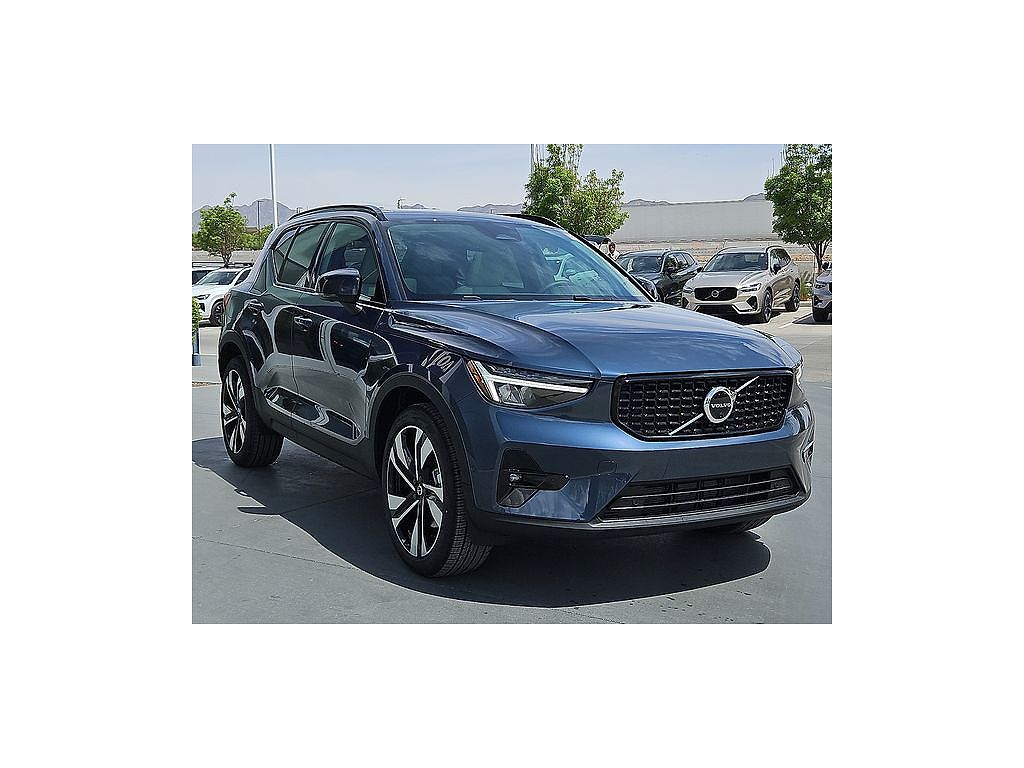 2026 Volvo XC40 B5 Plus