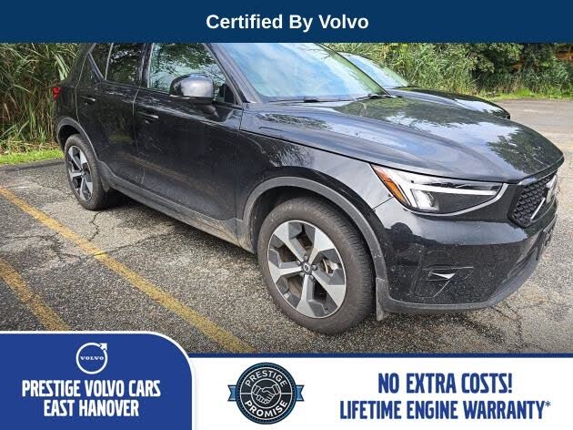 2025 Volvo XC40 B5 Plus Dark