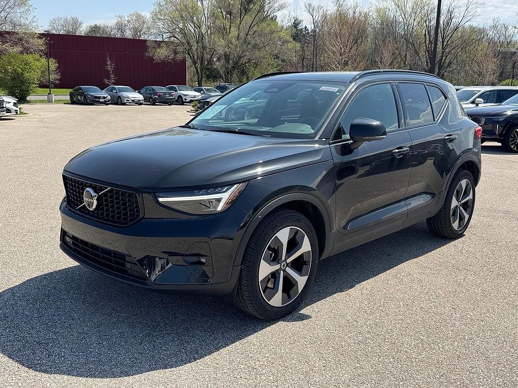 2026 Volvo XC40 B5 Plus