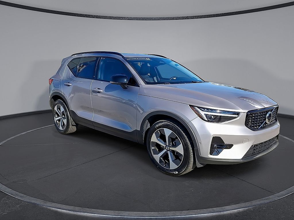 2026 Volvo XC40 B5 Plus