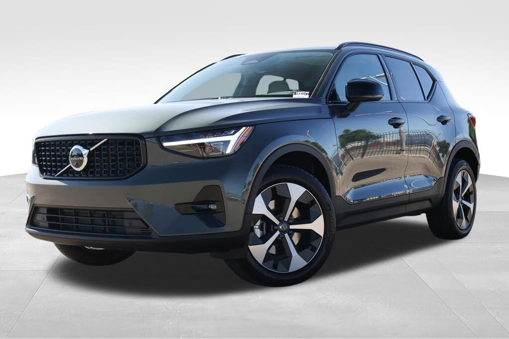 2026 Volvo XC40 B5 Plus