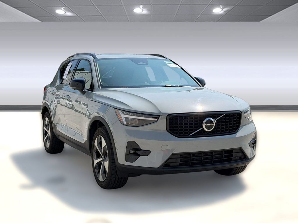 2026 Volvo XC40 Plus