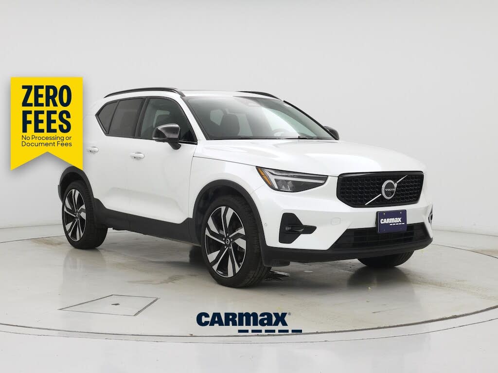 2025 Volvo XC40 B5 Plus Dark