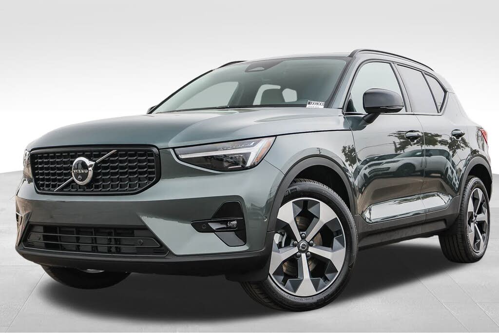 2026 Volvo XC40 B5 Plus